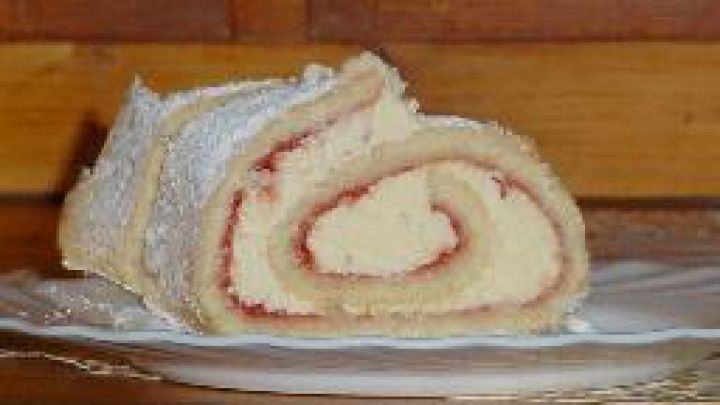 Biskuitrolle mit Buttercreme