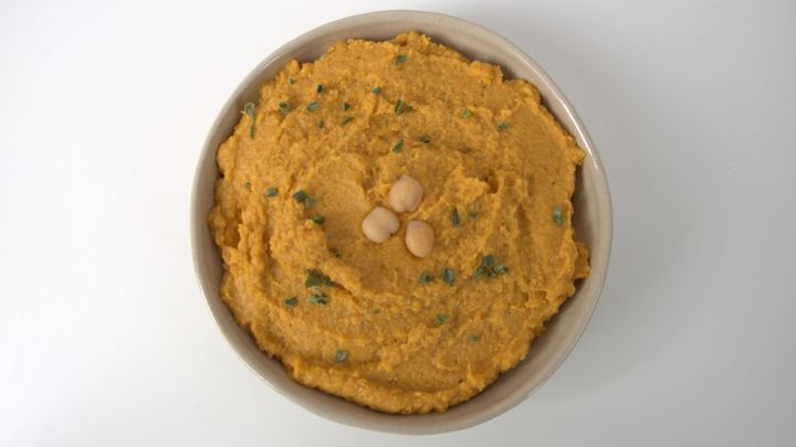 Karotten-Hummus: cremiger Aufstrich mit Kichererbsen, einfach & schnell gemacht und vielf&auml;ltig kombinierbar.