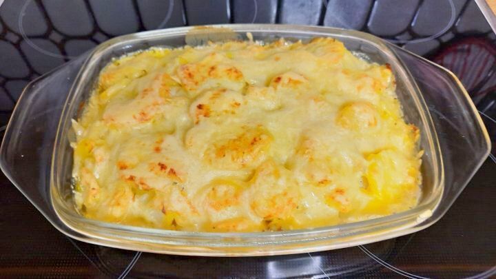 Spitzkohl-Kartoffel-Auflauf mit gekochtem Schinken und Gem&uuml;se &ndash; ein Gratin der besonderen Art.