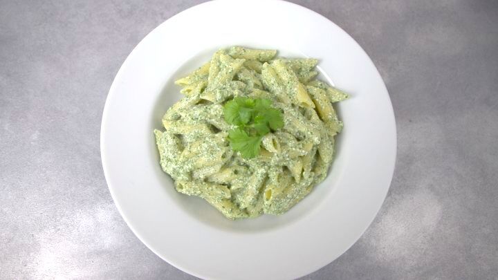 Spinat-Feta-Pasta: schnelles & einfaches Rezept, das sich perfekt f&uuml;r den Feierabend oder die Mittagspause eignet.