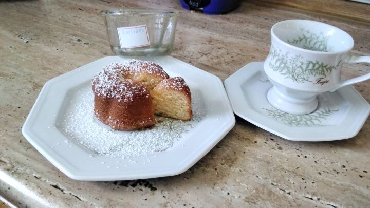 Ein Kuchen auf Vorrat im Glas: Eierlik&ouml;rkuchen geht immer und weil ich Vanille-Geschmack liebe, kommt Vanillemark dazu.
