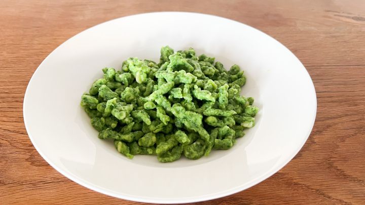 Leuchtend gr&uuml;ne B&auml;rlauchsp&auml;tzle selber machen: So gelingt dir das aromatische Fr&uuml;hlingsgericht zu Hause.