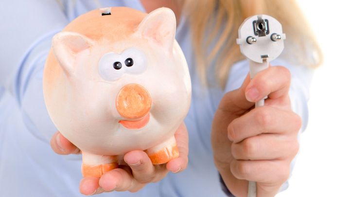 Strom sparen im Sommer: Diese 8 Tipps helfen dir, auch im Sommer deinen Energieverbrauch zu reduzieren.