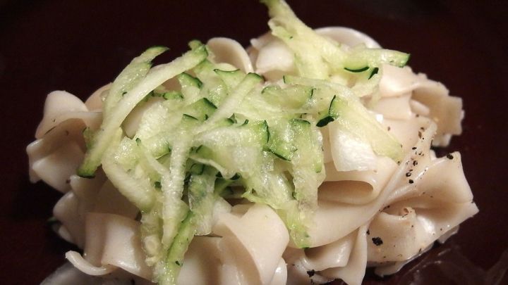 Nudelsalat mit grüner Gurke - Rezept | Frag Mutti