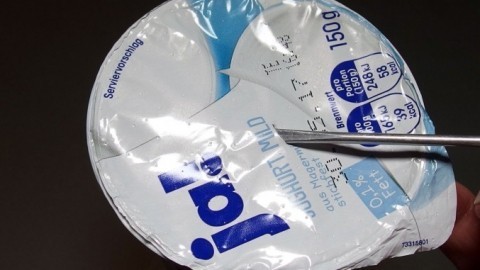 Joghurt- oder Puddingflecken verhindern