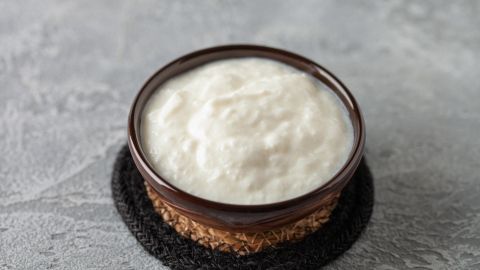 Schwedenmilch oder Dickmilch kannst du mit unserem Rezept mit wenigen Zutaten einfach selbst herstellen.