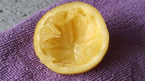 Natürlicher Weichspüler: Zitronenschalen