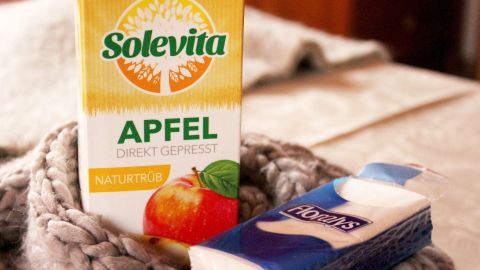 Heißer naturtrüber Apfelsaft bei Erkältung mit Halsschmerzen