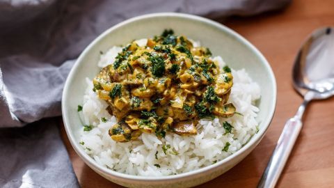 Reis mit Champignons und Curry-Sahne