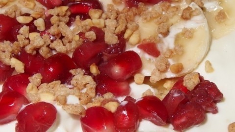 Obst in Joghurt-Sahne-Creme