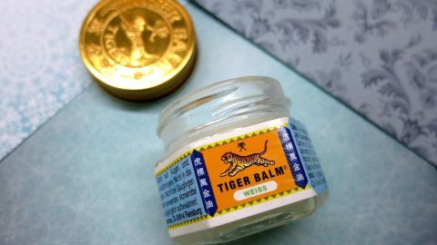 Tiger Balm (Tiger Balsam) gegen juckende Insektenstiche