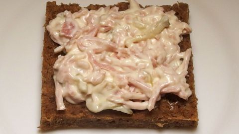 Fleischsalat als Brotaufstrich (mit Mayonnaise)