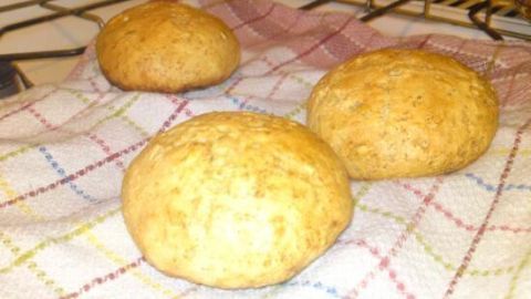 Grundrezept Weizenbrot / Weizenbrötchen