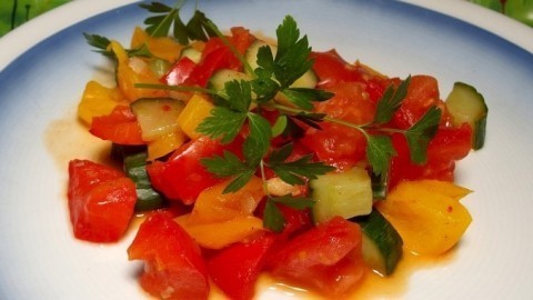 Gurken-Tomaten-Paprika Gemüse
