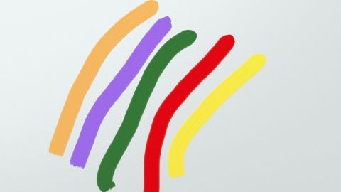 Bunte Fingerfarben sind auf eine helle Oberfläche gestrichen, die Farben bilden geschwungene Linien in verschiedenen Tönen.
