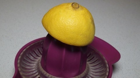 Zitrone auspressen leichtgemacht