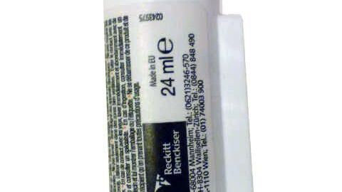 Eine Nachfüllflasche des Air Wick FreshMatic Mini zeigt die benötigte Aktion zum kostengünstigen Auffüllen.