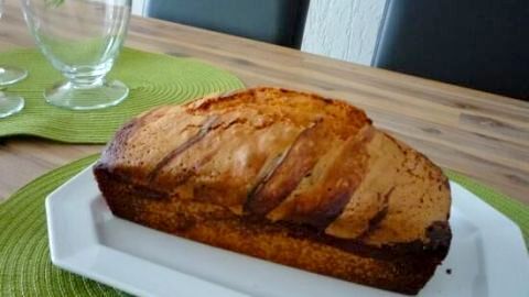 Mit diesem einfachen Rezept gelingt Dir ein locker-fluffiger Marmorkuchen wie aus dem Bild – perfekt zum Nachmittagskaffee.
