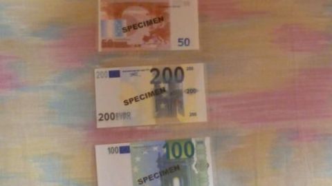 Stabiles Spielgeld: Scheine laminieren