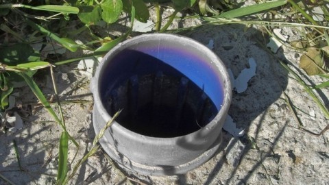 Sonnenschirmhalter vor Wasser/Rost schützen: mit einem Korken