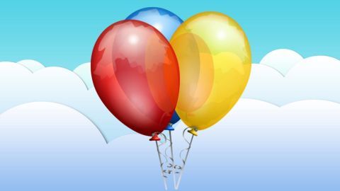Bunte Luftballons schweben im Himmel, bereit für eine fröhliche Retro-Feier zum Kindergeburtstag.