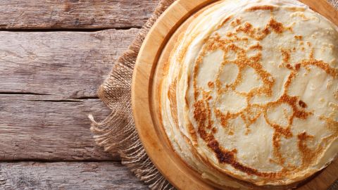 Ob herzhaft oder süß: Mit diesem einfachen Crepes-Rezept kannst du leckere Pfannkuchen nach deinem Geschmack zubereiten.