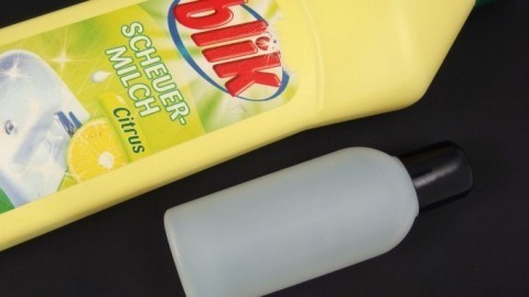 Kleine Umfüllflaschen für Spülmittel oder Scheuermilch