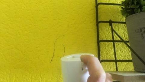 Kugelschreiber von der Wand entfernen