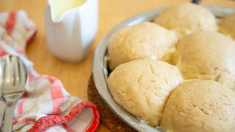 Omi's 5-Minuten Nudeln - kleine Dampfnudeln ohne Hefe, dafür mit Backpulver.