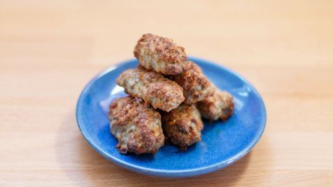 Frikadellen im Backofen auf Backpapier garen