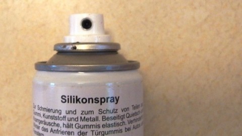 Siliconspray gegen matte Kunststoffteile