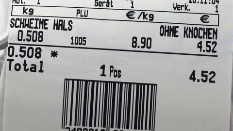 Aufpassen lohnt sich, habe schon so manchen Euro dadurch gerettet. Viel Erfolg beim Kontrollieren. Ein Kassenzettel zeigt den Kauf von 0,508 kg Schweinehals zu einem Preis von 4,52 Euro in einem Geschäft.