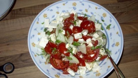 Schneller Tomatensalat mit Feta