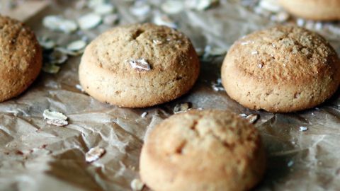 Plätzchen backen: gleichmäßige Dicke des Teiges