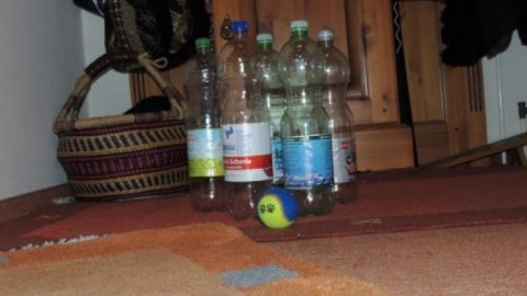 Flaschenbowling aus Leergutflaschen