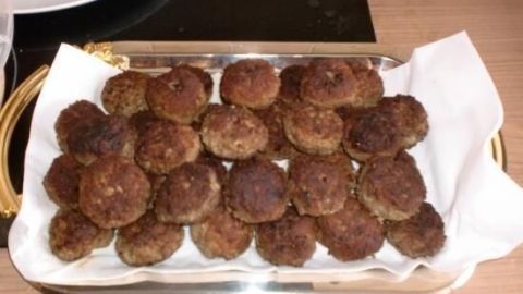 Gemüsefrikadelle (Boulette) mit frischen Zutaten