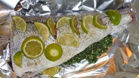 Gefüllter ganzer Schellfisch mit Limonen-Dill-Butter