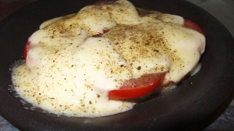 Leckeres Tomaten-Mozzarella Baguette