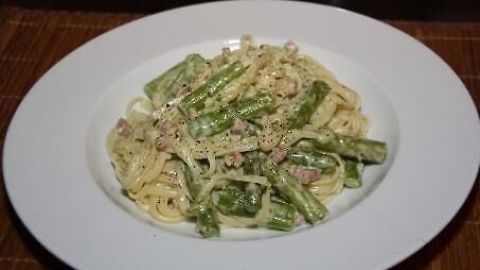 Linguine mit grünem Spargel