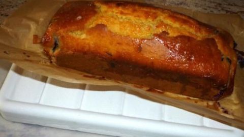 Mit einem Kühlakku unter dem Blech kannst du frisch gebackenen Kuchen wie hier abgebildet besonders schnell abkühlen lassen.