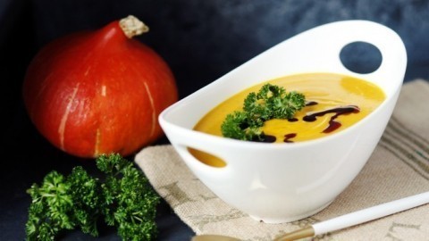 Schnelle Kürbis-Gemüse-Suppe mit Sekt