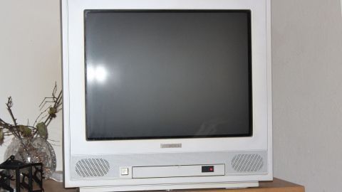 Vergilbter verrauchter PC und TV mit Backofenspray reinigen