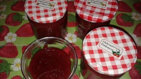 Erdbeermarmelade weihnachtlich improvisiert 1