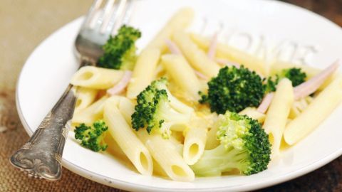 Penne mit Brokkoli in Sahnesauce