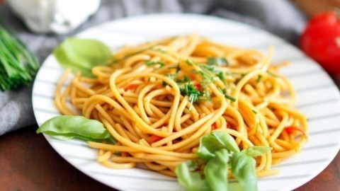 Asiatischer Spaghettisalat