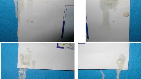 Klebegummi hinterlässt sichtbare Rückstände an einer Wand, während ein Papier leicht davon absteht und verschmutzt wirkt.