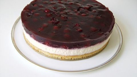 Schmandtorte mit Kirschen