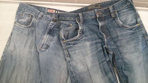 Ausgeblichene Jeans färben