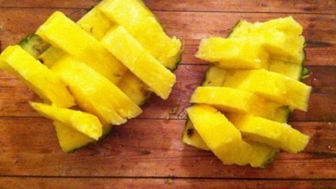 Ananas ruck zuck klein schneiden