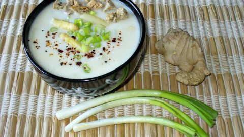 Resteverwertung: leichte Spargelsuppe mit Kokos